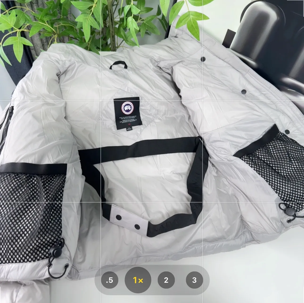 P780 Style number: Y112 𝗚𝗮𝗻𝗮𝗱𝗮 𝗚𝗼𝗼𝘀𝗲｜Canada Goose Cypress series women's short puff/down jacket Color: black, silver Size: XS, S, M, Customized original high-density waterproof recycled Feather-Light tear-resistant fabric, waterproof and windproof, light and fluffy. The interior adopts nylon double-layer sealing design! The interior is filled with 90% white duck down of the national standard, and the down content is as high as 350 grams. Fluffy, plump and soft to the touch.